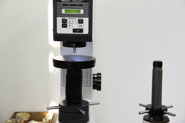 SMART SENSOR デジタル硬度計 AR936 単位変換表示 部品検査 金属材料識別 硬度テスト オートパワーオフ バックライト アラーム  データ解析 USB接続 通販
